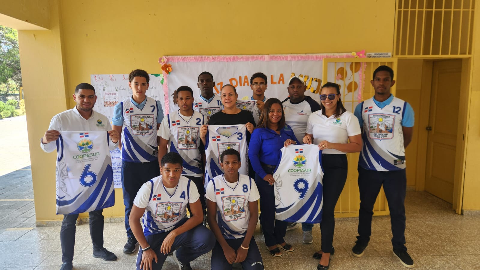 Entrega Uniformes IPA por Coopesur